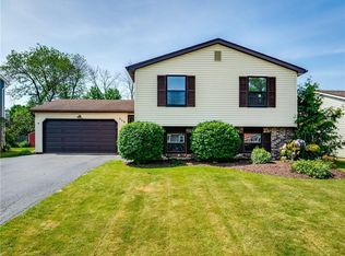 359 Woodsong Ln, Rochester, NY 14612