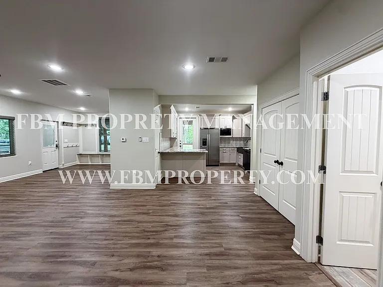 338 Post Oak Dr — Photo 9