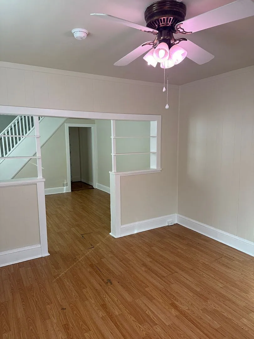 3 bedroom, 1 bath, 2 story half double house — Photo 2