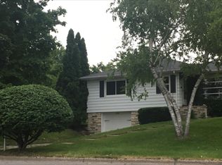 4258 Chowen Ave N, Robbinsdale, MN 55422