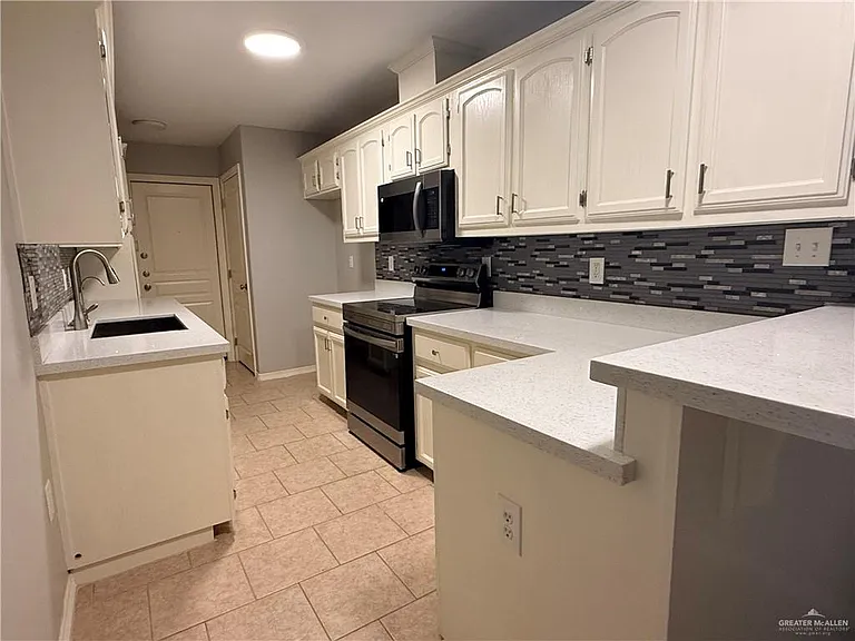 714 Jade St #B — Photo 4