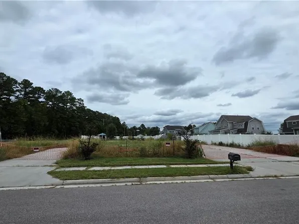 1028 Fox Trl, Chesapeake, VA 23323