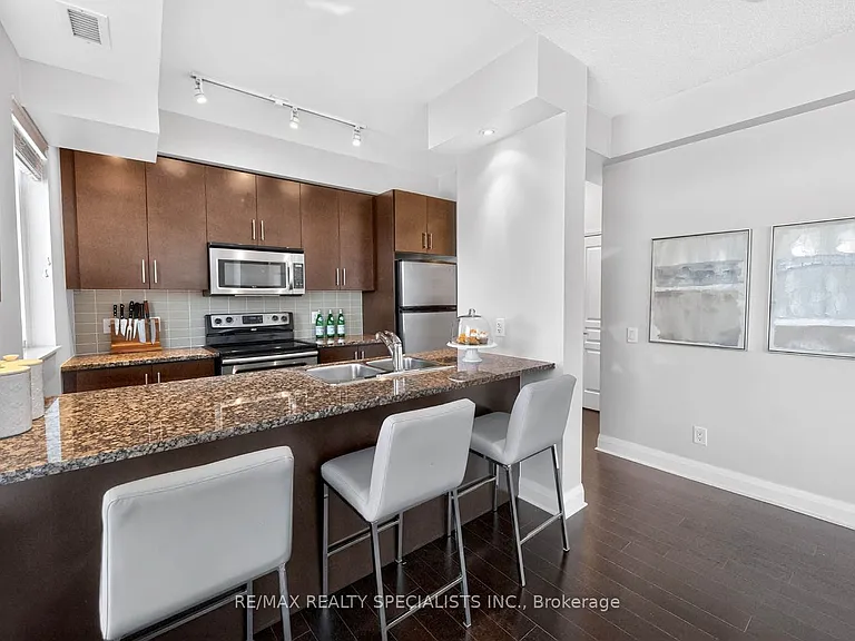 1 Hurontario St #306 — Photo 25