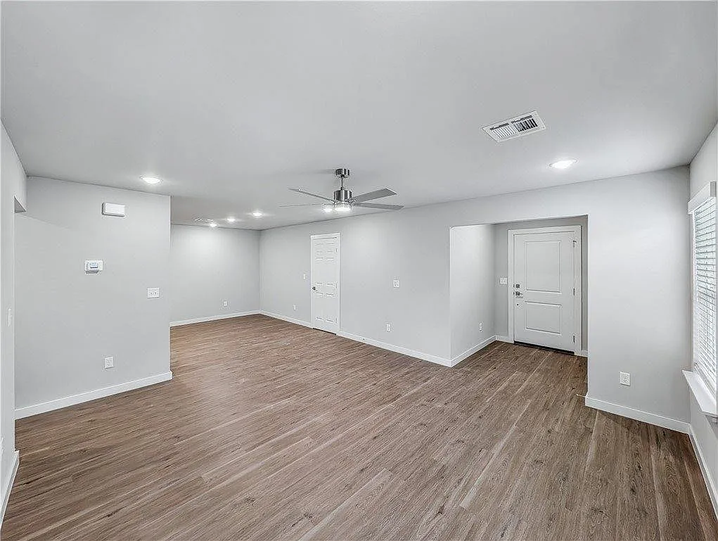3 bed, 1256 sqft, $1,495 — Photo 4