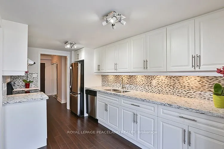 44 Gerrard St W #704 — Photo 4