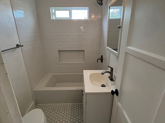 5th image of 3706 Nimitz Blvd