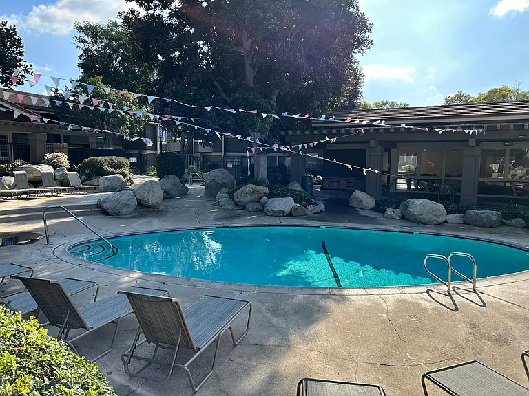 237 Streamwood — Photo 29