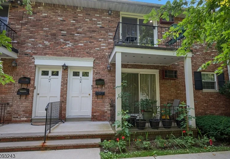 320 Morristown Town — Photo 2