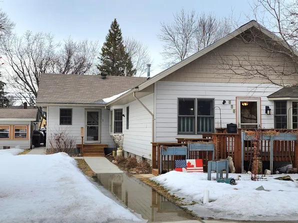 606 6th St, International Falls, MN 56649