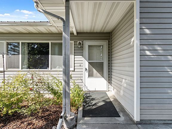 2nd image of 15 Teton St