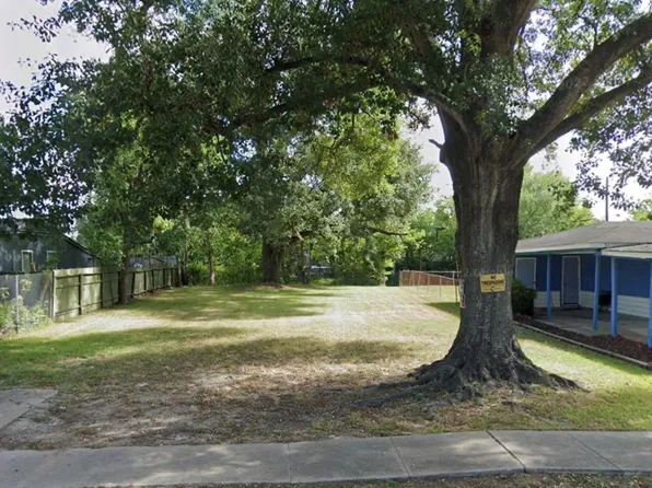 5017 Southwind St, Houston, TX 77033