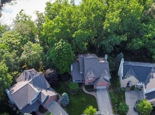 414 Roundview Dr, Rochester, MI 48307