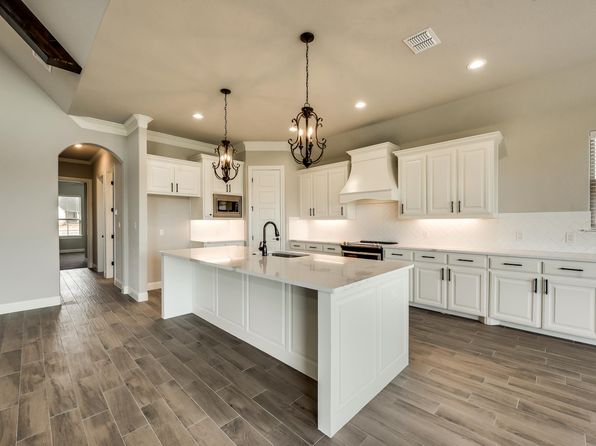 572 Lydia Ln