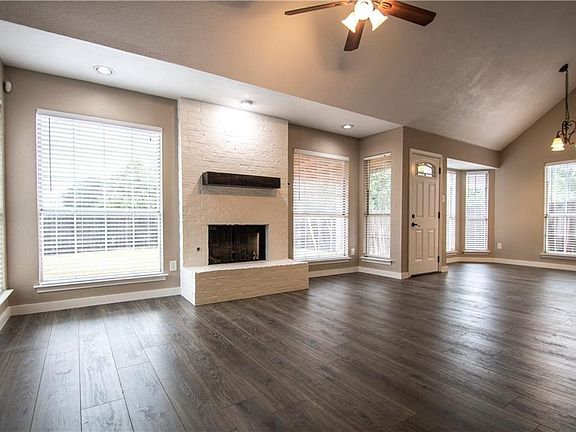 3rd image of 1510 Lantern Light Dr