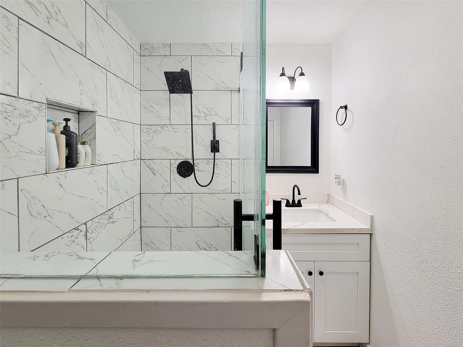 3 bed, 2.0 bath, 1092 sqft, $1,900 — Photo 1