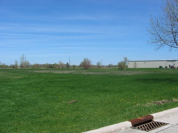 3rd image of 1333 Capital Dr
