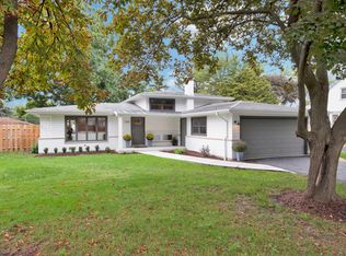 5318 Wolf Rd, Western Springs, IL 60558