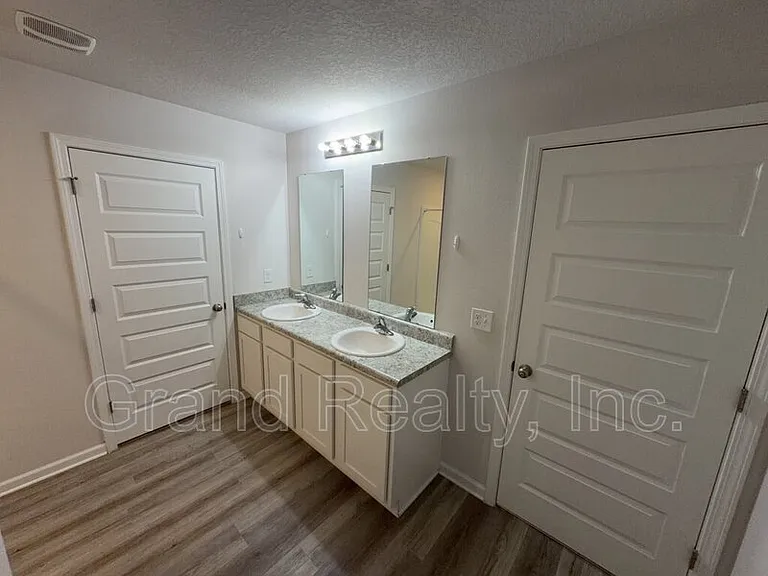 5431 Peach Dr — Photo 12