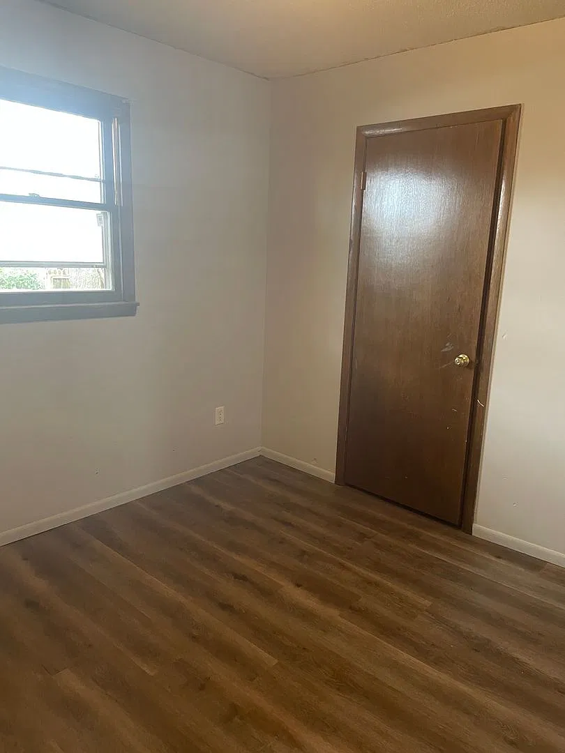209 S. Oak Cliff Drive — Photo 3