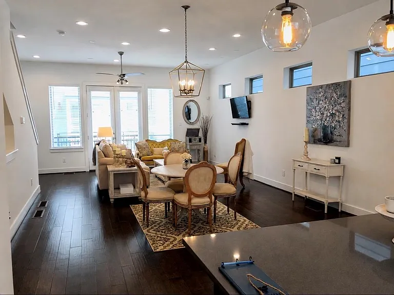 2208 McGowen St — Photo 12