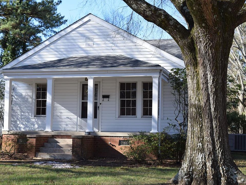 Oak Tree in Front Yard