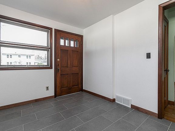 5th image of 1707 E College St