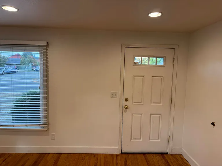 2091 Hilyard St — Photo 3