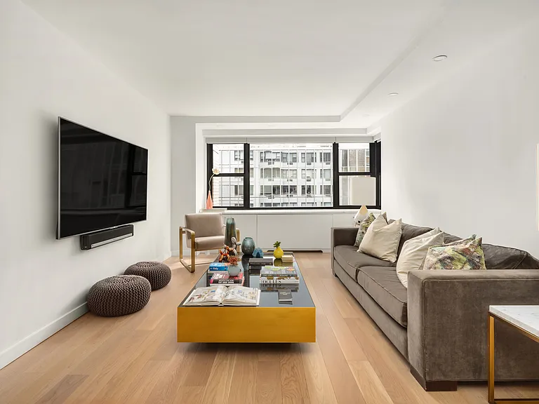 115 E 9th St #7B — Photo 1