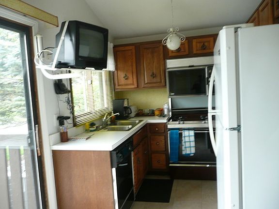 4th image of 1 Hawthorne Sq