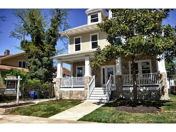 1237 Crittenden St NW photo 1