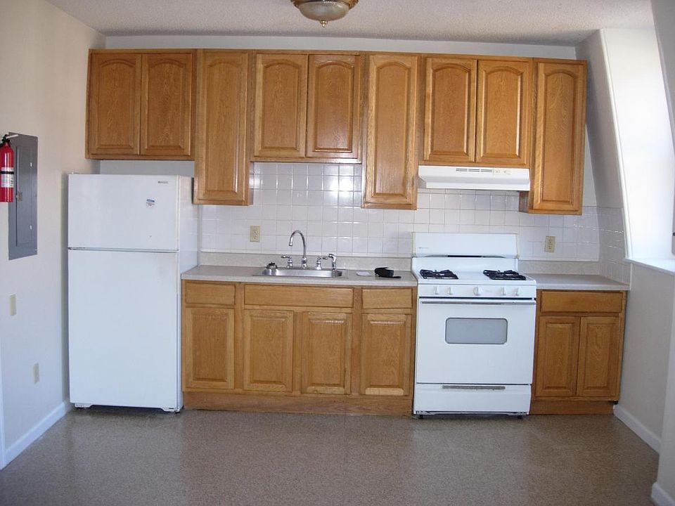 2nd image of 1528 Mineral Spring Rd Floor 3F
