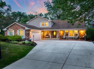 1616 Apache Dr, Naperville, IL 60563