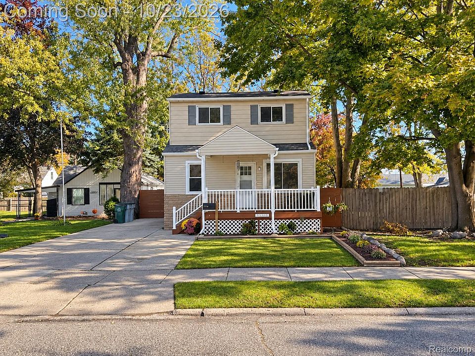23076 Hoover Ave, photo 2