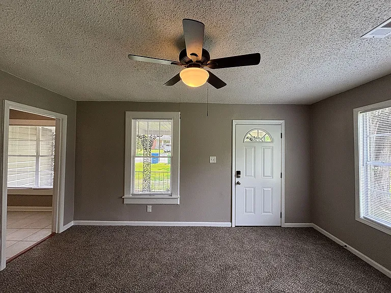 4309 N Cypress St — Photo 2