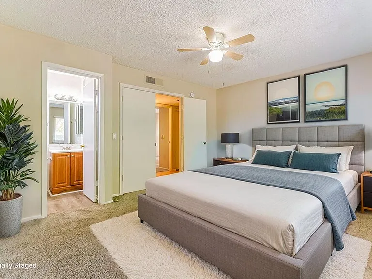 562 W Highland St — Photo 12