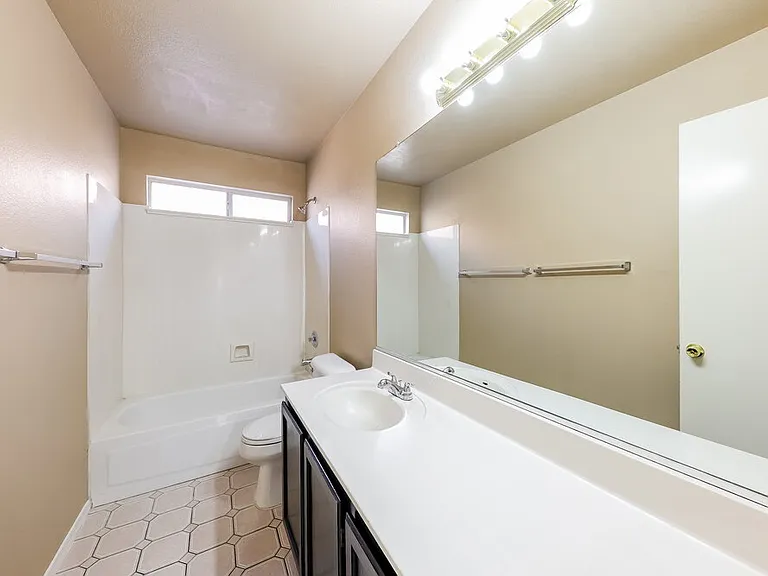 8015 W Laurel Ln — Photo 16