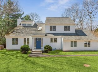 7 White Oak Ln, Southampton, NY 11968