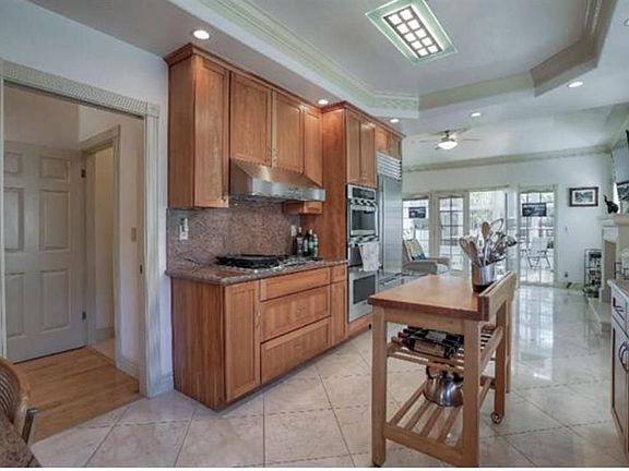 5th image of 932 Moraga Ct