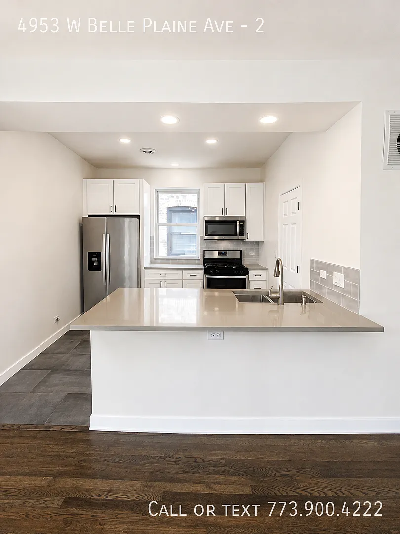 Update Portage Park 3 bedroom 1 Bath with in unit laundry — Photo 2