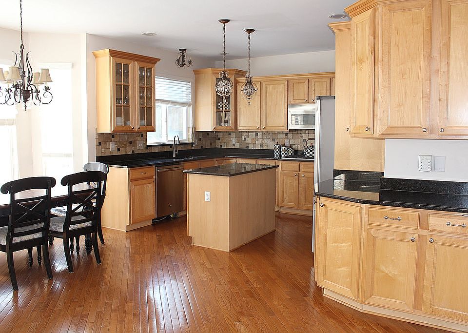1st image of 2052 Fountain Park Ave
