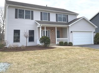 488 Spring Ridge Dr, Crystal Lake, IL 60012