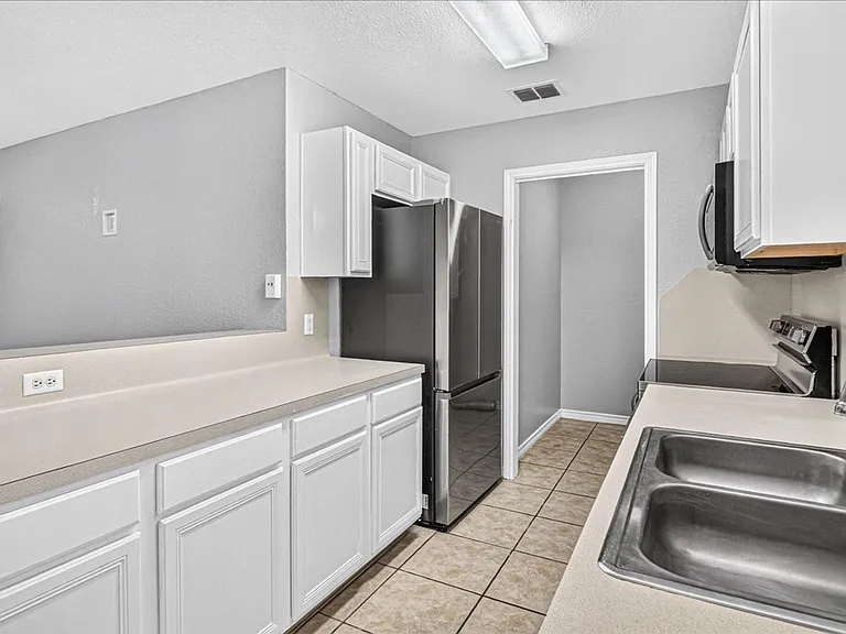 6810 Blue Skyway Dr — Photo 15