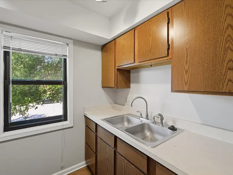 302 E 19th St #2A — Photo 7