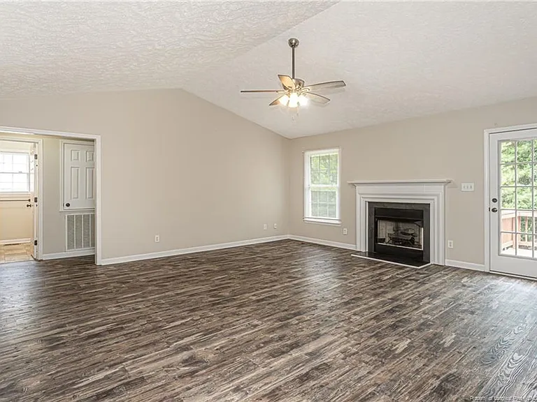 402 Roundtree Dr — Photo 16