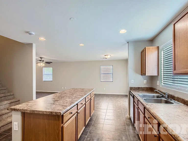 13301 E Primrose Ln — Photo 9