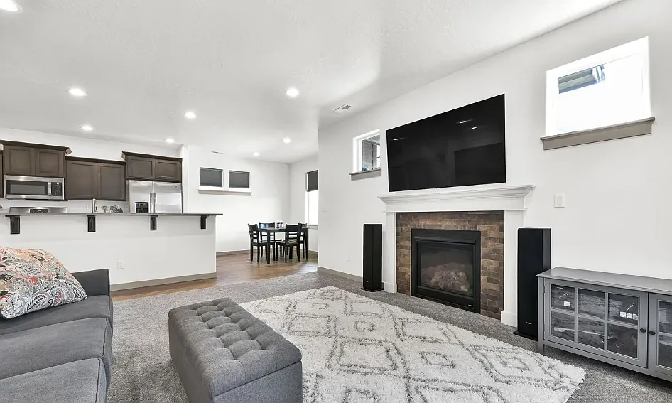 3 bed, 2.5 bath, 1772 sqft, $2,850 — Photo 2
