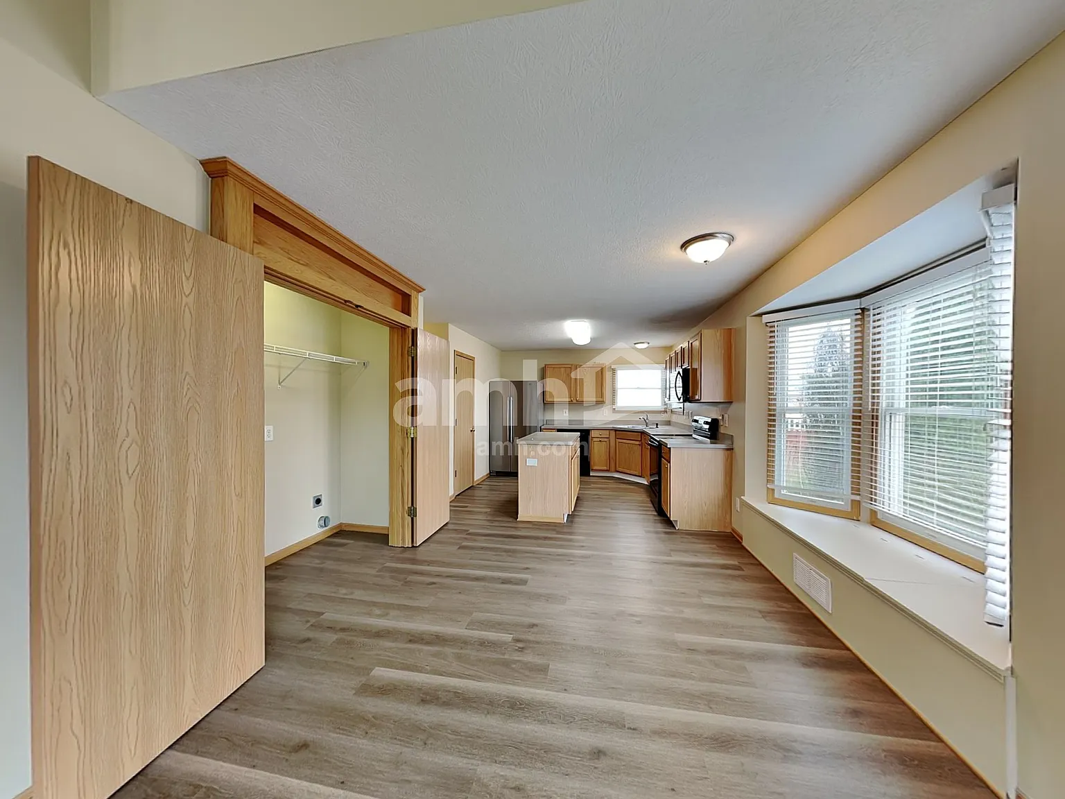 3 bed, 2.5 bath, 1731 sqft, $2,395 — Photo 3