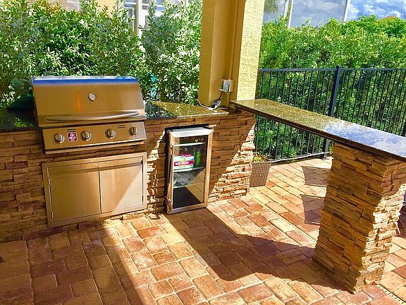 Outdoor Kitchen Area