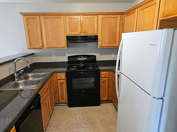 3rd image of 126 India Woods Dr #126