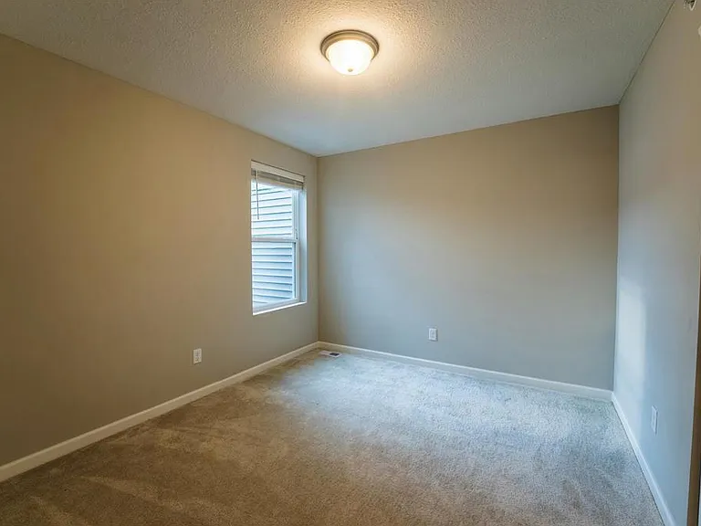 5934 Urbandale Ln N — Photo 15